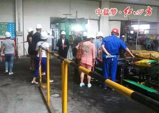 種植大戶在紅四方復合肥車間
