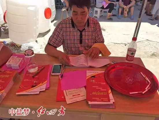 送科技，送文化。一邊定肥，一邊看演出，這個夏天充滿“涼意”。