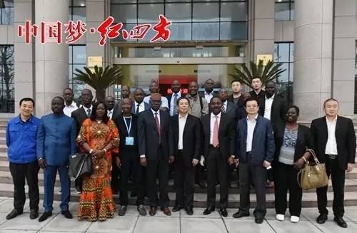 科特迪瓦自貿區項目代表團一行來中鹽紅四方考察復合肥項目