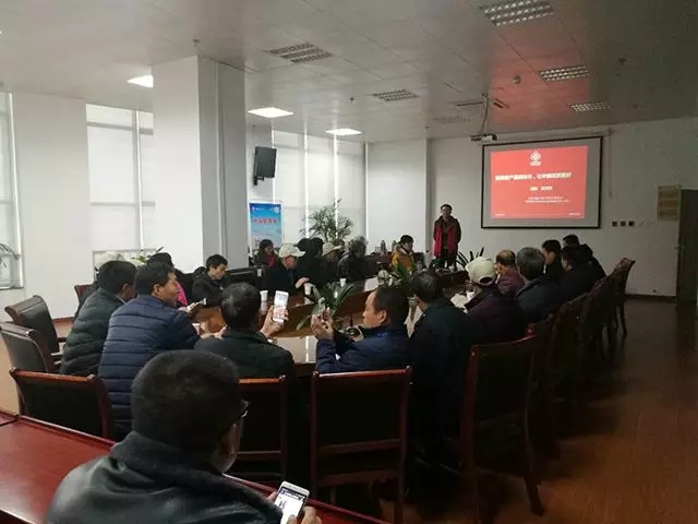 隨后，一行人來到行政大樓會(huì)議室，西北公司徐漢午經(jīng)理代表公司向到訪的網(wǎng)點(diǎn)商致辭